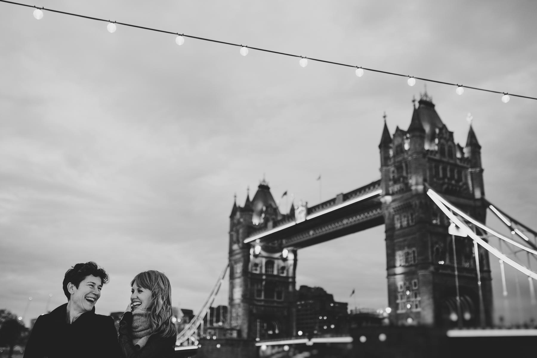 couple in london bridge